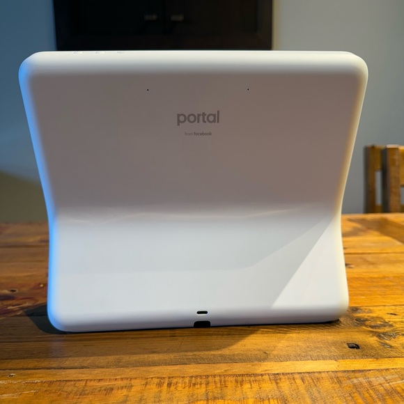 Facebook Portal 10.1" Display 1st Gen Smart Hands-Free Video Call Alexa Zoom - Picture 2 of 6